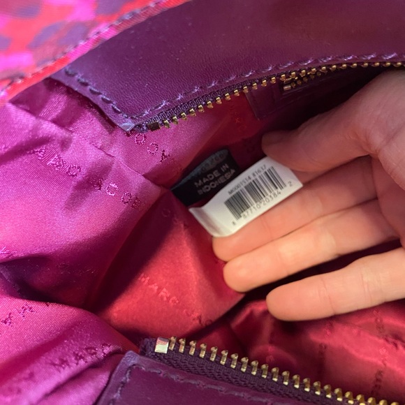 SOLD OUT Bergdoff Goodman Marc Marc Jacobs
Isa-Print Clara Tote - Picture 14 of 15